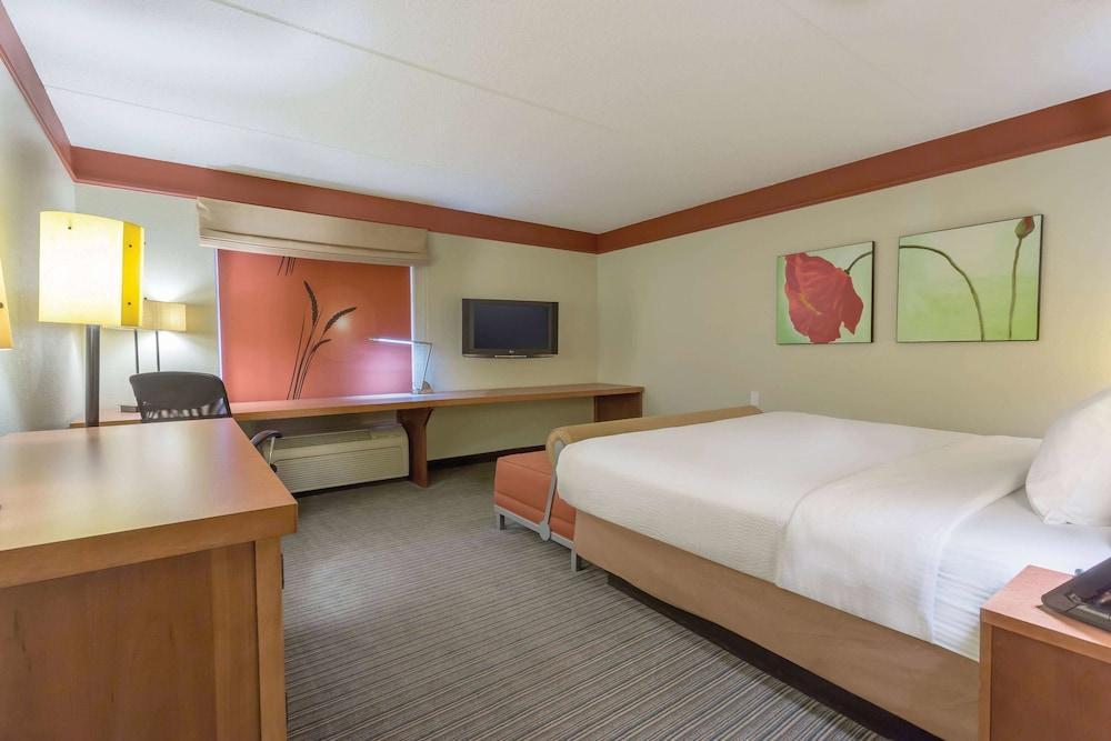 La Quinta By Wyndham Raleigh/Durham Southpoint Hotel Bagian luar foto