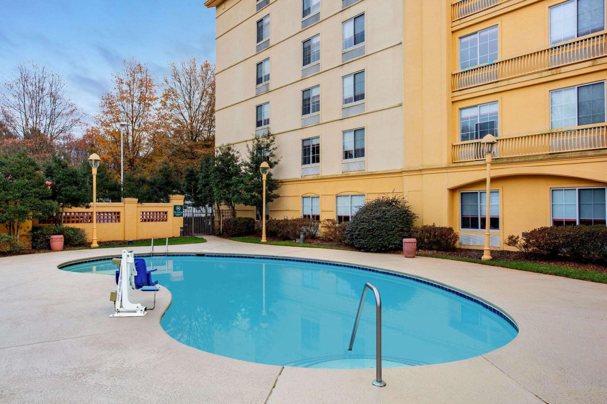 La Quinta By Wyndham Raleigh/Durham Southpoint Hotel Bagian luar foto